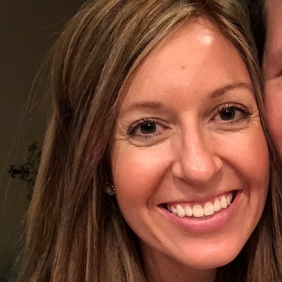 Meet your Posher, Donellyn - Picture 2 of 2